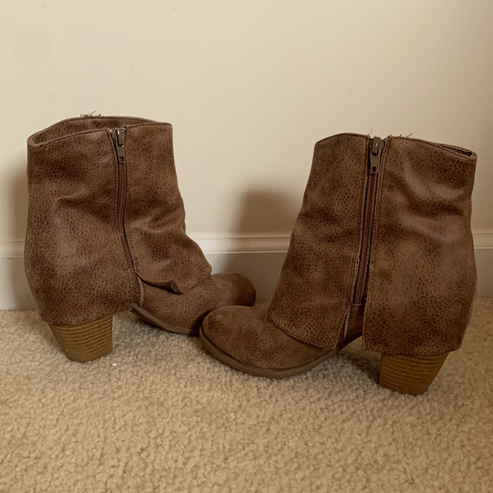 Selling not rated very cute and stylish brown boots